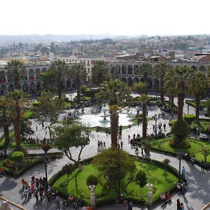 800px-Plaza_de_Armas_Ciudad_de_Arequipa